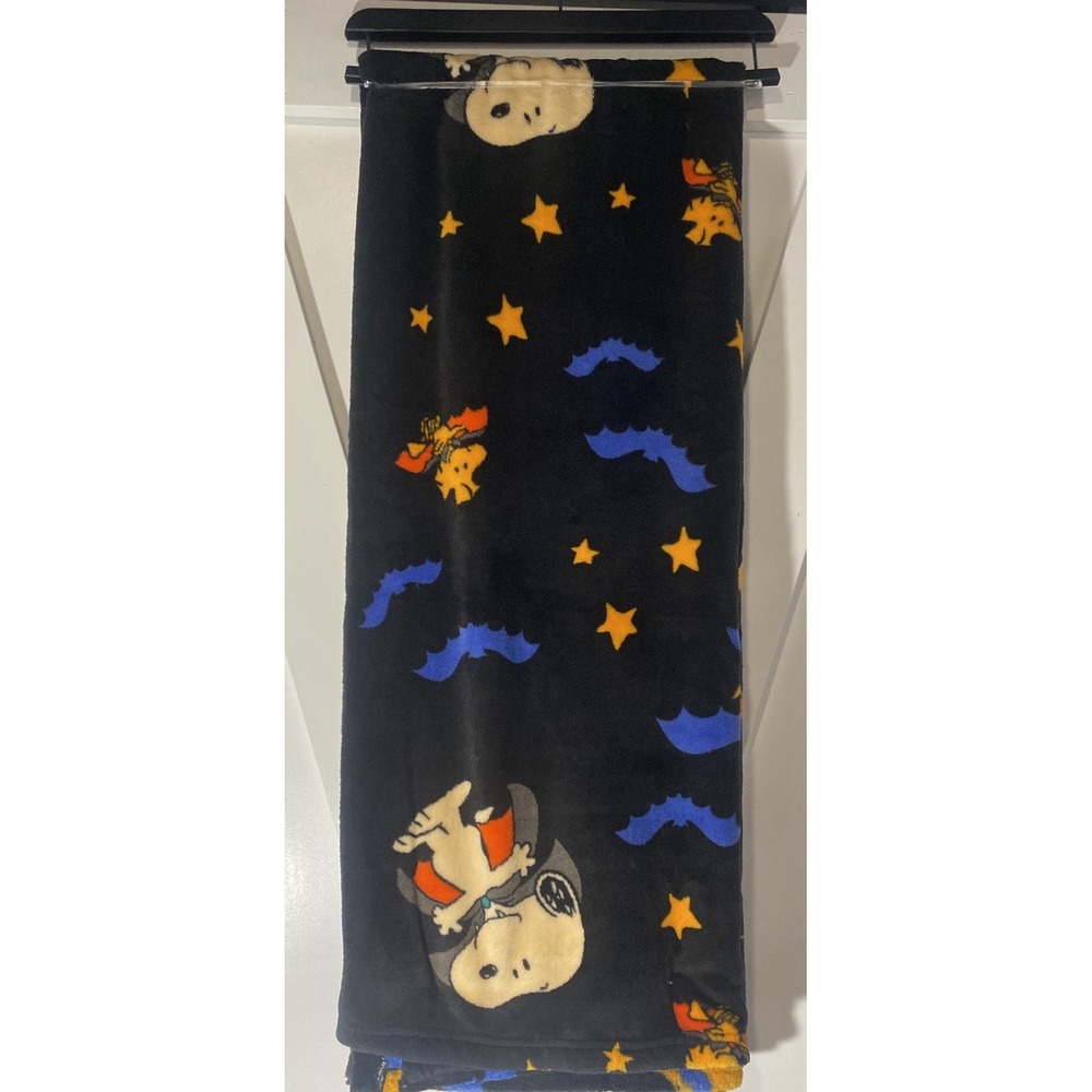 Peanuts Halloween Snoopy Vampire Bats Black Plush Fleece Throw Blanket 46 x 60 - Picture 3 of 3